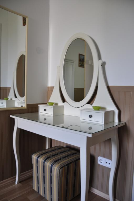 Gloriett Panzio Bed and Breakfast Fertőboz Kamer foto